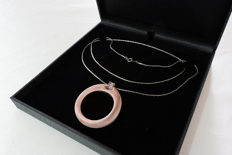 Pendant loupe gift box